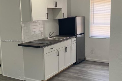 Propiedad comercial en alquiler en Hollywood, Florida № 2085379 - foto 10
