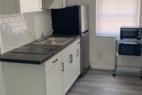 Propiedad comercial en alquiler en Hollywood, Florida № 2085379 - foto 9
