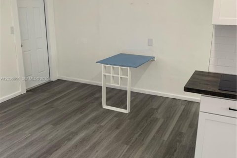 Propiedad comercial en alquiler en Hollywood, Florida № 2085379 - foto 2