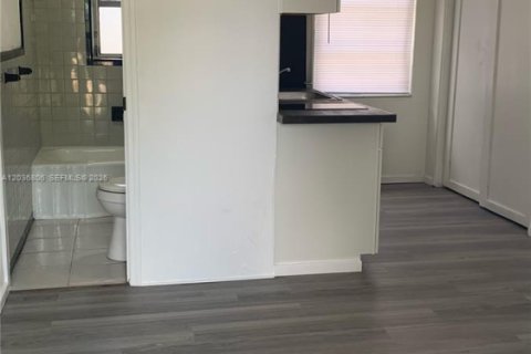 Propiedad comercial en alquiler en Hollywood, Florida № 2085379 - foto 12