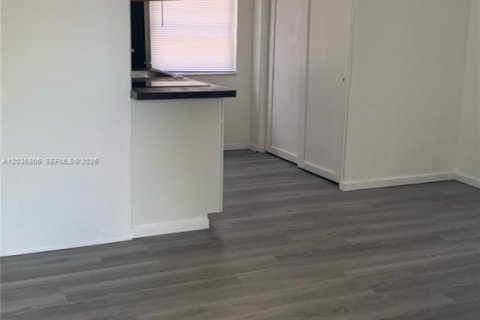 Propiedad comercial en alquiler en Hollywood, Florida № 2085379 - foto 13