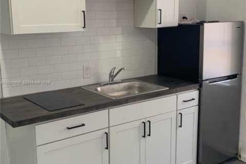 Propiedad comercial en alquiler en Hollywood, Florida № 2085379 - foto 8
