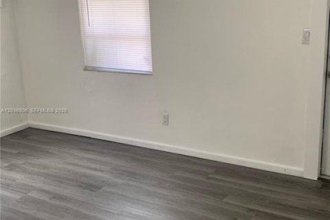 Propiedad comercial en alquiler en Hollywood, Florida № 2085379 - foto 5