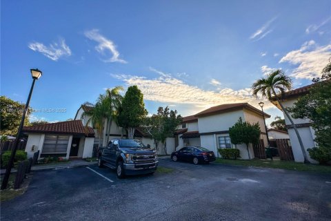 Townhouse in Miami, Florida 2 bedrooms, 119.84 sq.m. № 1894229 - photo 1