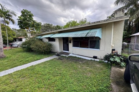 House in Miami, Florida 3 bedrooms, 98.29 sq.m. № 2004492