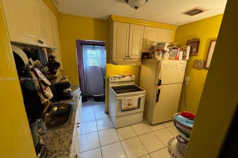 House in Miami, Florida 3 bedrooms, 98.29 sq.m. № 2004492 - photo 5