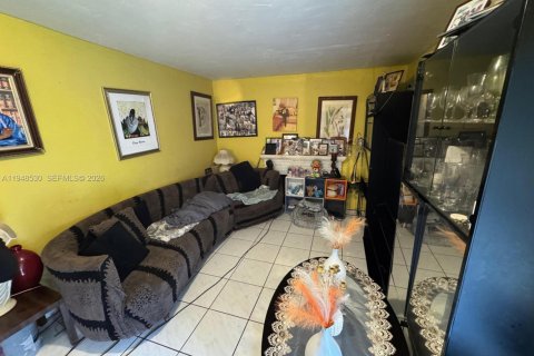 House in Miami, Florida 3 bedrooms, 98.29 sq.m. № 2004492 - photo 3