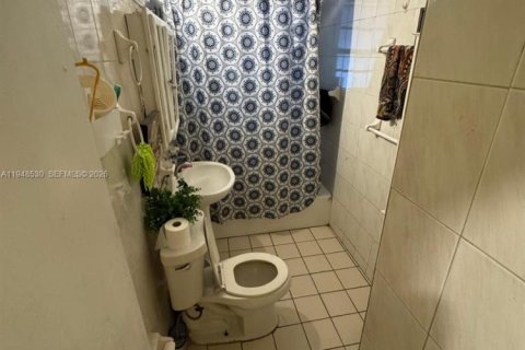 House in Miami, Florida 3 bedrooms, 98.29 sq.m. № 2004492 - photo 8