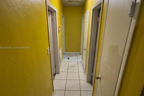 House in Miami, Florida 3 bedrooms, 98.29 sq.m. № 2004492 - photo 11