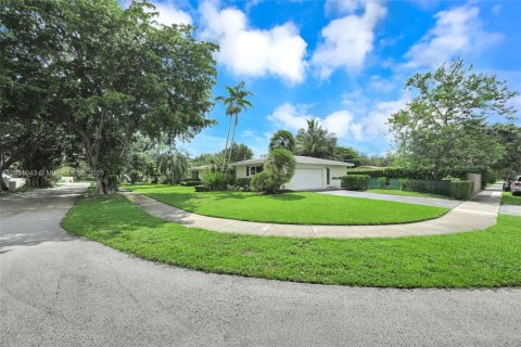 Villa ou maison à vendre à Palmetto Bay, Floride: 4 chambres, 195.65 m2 № 1922385 - photo 4