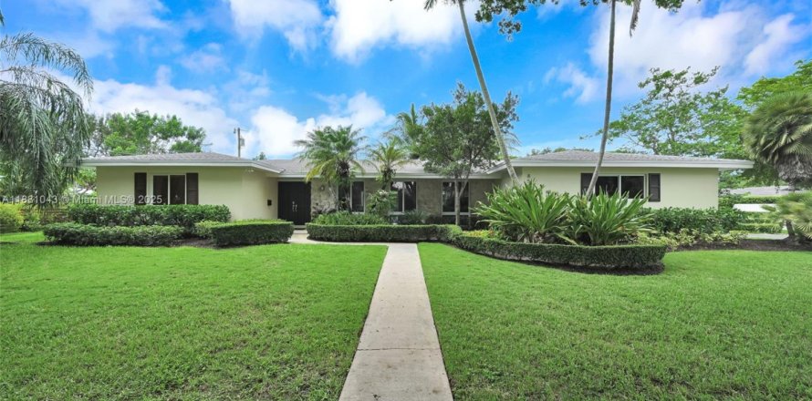 Villa ou maison à Palmetto Bay, Floride 4 chambres, 195.65 m2 № 1922385