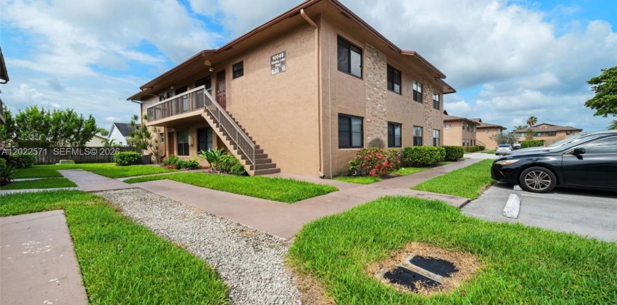 Condo à Sunrise, Floride, 2 chambres  № 2186053