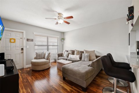 Copropriété à vendre à Sunrise, Floride: 2 chambres, 70.61 m2 № 2186053 - photo 4
