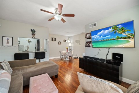 Copropriété à vendre à Sunrise, Floride: 2 chambres, 70.61 m2 № 2186053 - photo 6