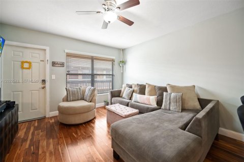 Copropriété à vendre à Sunrise, Floride: 2 chambres, 70.61 m2 № 2186053 - photo 3