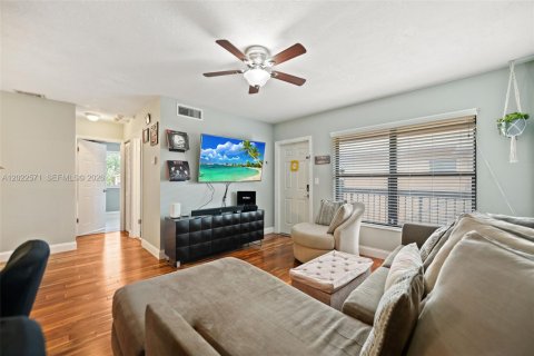 Copropriété à vendre à Sunrise, Floride: 2 chambres, 70.61 m2 № 2186053 - photo 7