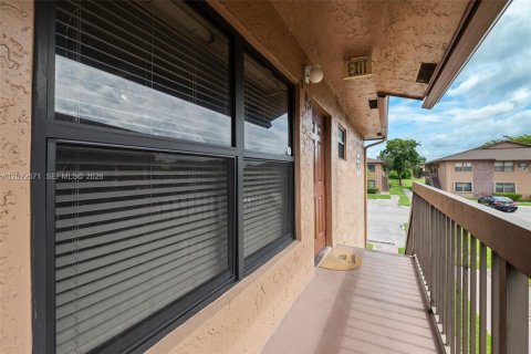 Copropriété à vendre à Sunrise, Floride: 2 chambres, 70.61 m2 № 2186053 - photo 2