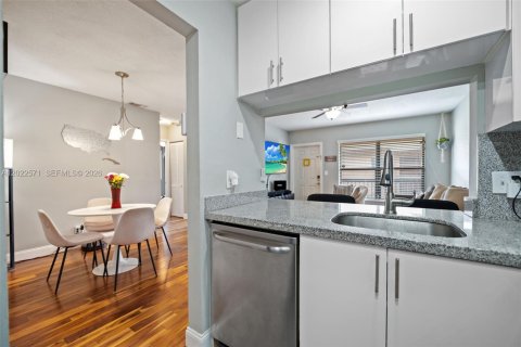 Copropriété à vendre à Sunrise, Floride: 2 chambres, 70.61 m2 № 2186053 - photo 15