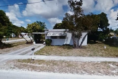 Villa ou maison à vendre à Miami, Floride: 2 chambres, 76.92 m2 № 2055566 - photo 2