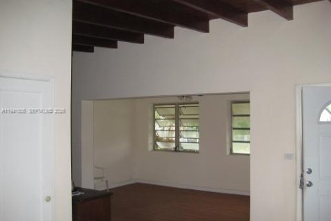 Villa ou maison à vendre à Miami, Floride: 2 chambres, 76.92 m2 № 2055566 - photo 4