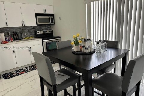 Casa en alquiler en Miramar, Florida, 2 dormitorios, 144.56 m2 № 2054647 - foto 11