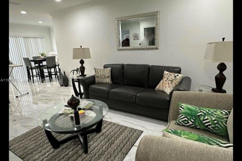 Casa en Miramar, Florida 2 dormitorios, 144.56 m2 № 2054647