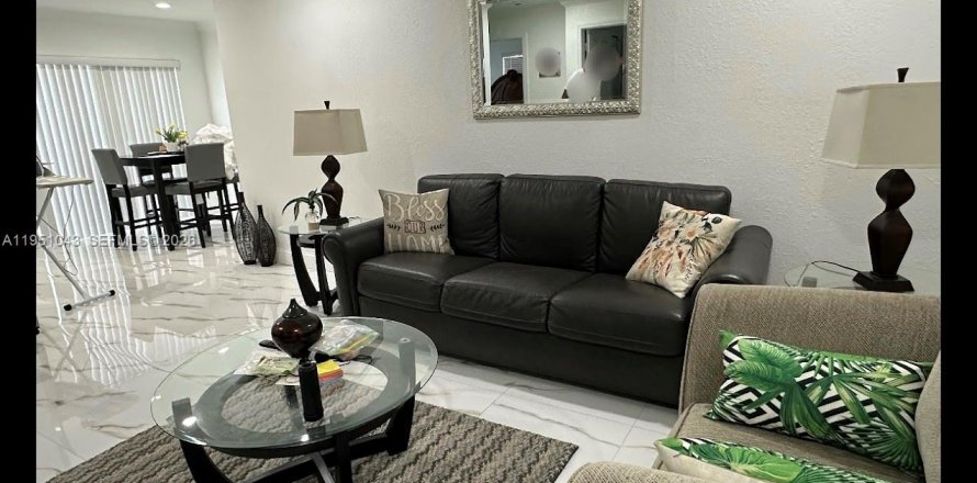 Casa en Miramar, Florida 2 dormitorios, 144.56 m2 № 2054647