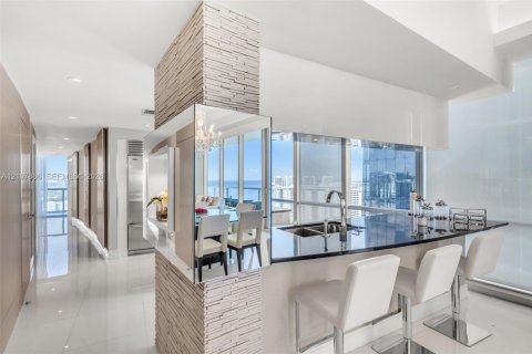 Condominio en venta en Sunny Isles Beach, Florida, 3 dormitorios, 181.72 m2 № 2424450 - foto 16
