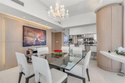 Condominio en venta en Sunny Isles Beach, Florida, 3 dormitorios, 181.72 m2 № 2424450 - foto 15
