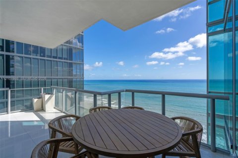 Condominio en venta en Sunny Isles Beach, Florida, 3 dormitorios, 181.72 m2 № 2424450 - foto 8