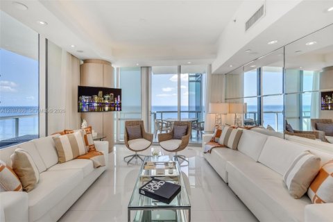 Condominio en venta en Sunny Isles Beach, Florida, 3 dormitorios, 181.72 m2 № 2424450 - foto 20