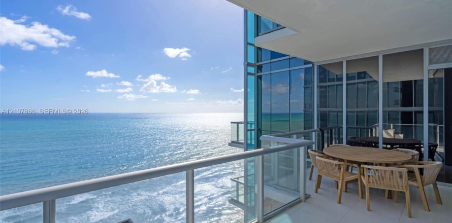 Condominio en Sunny Isles Beach, Florida, 3 dormitorios  № 2424450