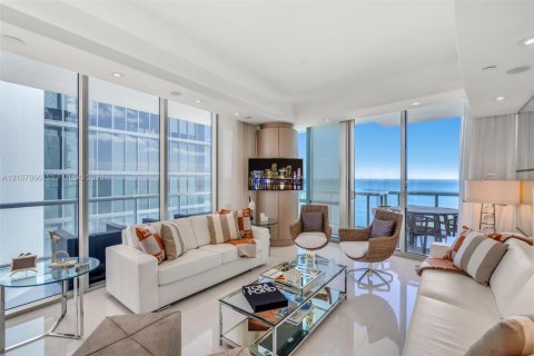 Condominio en venta en Sunny Isles Beach, Florida, 3 dormitorios, 181.72 m2 № 2424450 - foto 2