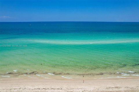 Condominio en venta en Sunny Isles Beach, Florida, 3 dormitorios, 181.72 m2 № 2424450 - foto 17