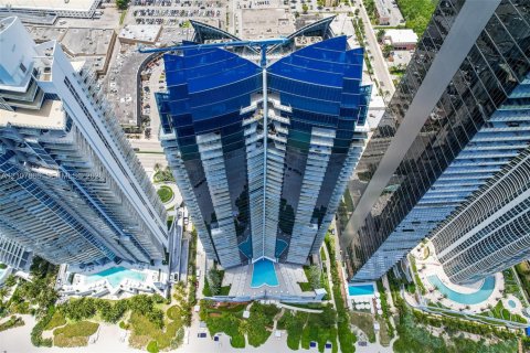 Condominio en venta en Sunny Isles Beach, Florida, 3 dormitorios, 181.72 m2 № 2424450 - foto 7