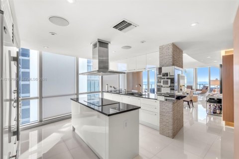 Condominio en venta en Sunny Isles Beach, Florida, 3 dormitorios, 181.72 m2 № 2424450 - foto 26