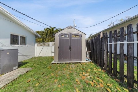 House in Margate, Florida 4 bedrooms, 122.45 sq.m. № 1712438 - photo 25