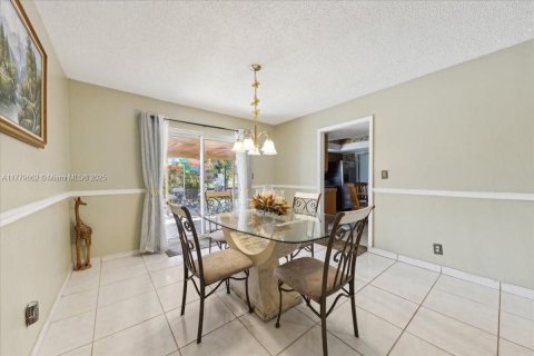 House in Margate, Florida 4 bedrooms, 122.45 sq.m. № 1712438 - photo 30