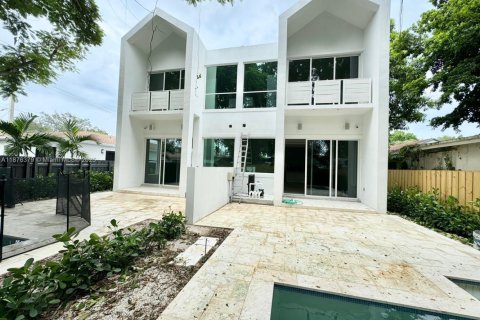 Touwnhouse à vendre à Miami, Floride: 3 chambres, 203.27 m2 № 1927217 - photo 2