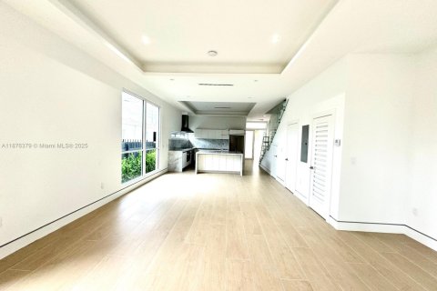 Touwnhouse à vendre à Miami, Floride: 3 chambres, 203.27 m2 № 1927217 - photo 6