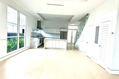 Touwnhouse à vendre à Miami, Floride: 3 chambres, 203.27 m2 № 1927217 - photo 17