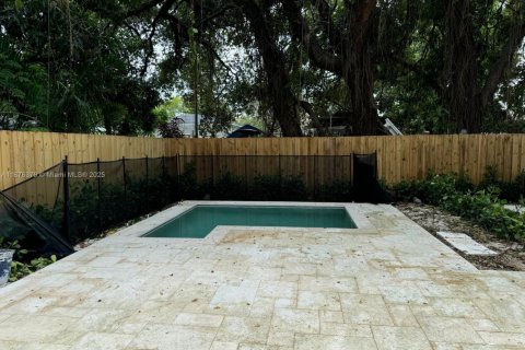 Touwnhouse à vendre à Miami, Floride: 3 chambres, 203.27 m2 № 1927217 - photo 4