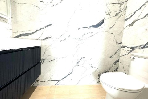 Touwnhouse à vendre à Miami, Floride: 3 chambres, 203.27 m2 № 1927217 - photo 7