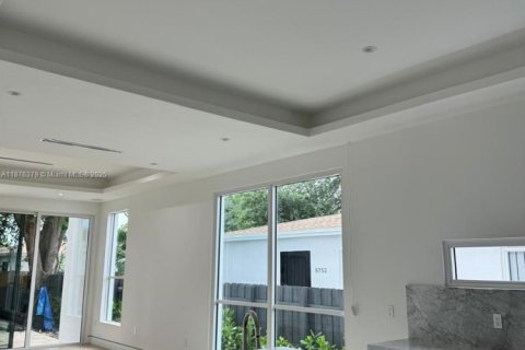 Touwnhouse à vendre à Miami, Floride: 3 chambres, 203.27 m2 № 1927217 - photo 3