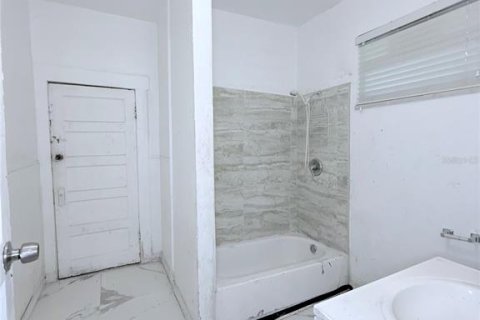 Casa en venta en Tampa, Florida, 3 dormitorios, 117.06 m2 № 2228227 - foto 11
