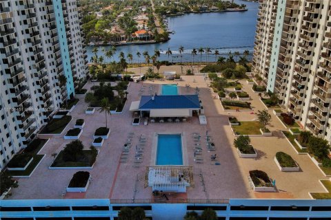 Condo in Hollywood, Florida, 2 bedrooms  № 1729970 - photo 4