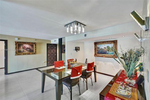 Condo in Hollywood, Florida, 2 bedrooms  № 1729970 - photo 14
