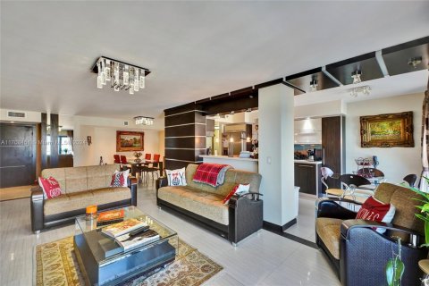 Condo in Hollywood, Florida, 2 bedrooms  № 1729970 - photo 17