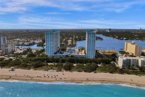 Condo in Hollywood, Florida, 2 bedrooms  № 1729970 - photo 6