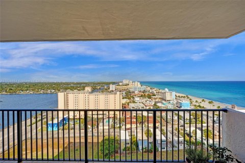 Condo in Hollywood, Florida, 2 bedrooms  № 1729970 - photo 28